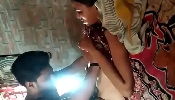 कुवारी कूदि की छोड़ते समय चुत की सील फट गई