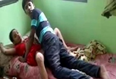 साड़ी मई चची ने अपने भतीजे से छूट मरवाई